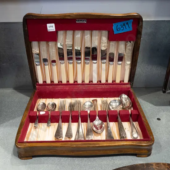 canteen of cutlery with bone handled knives