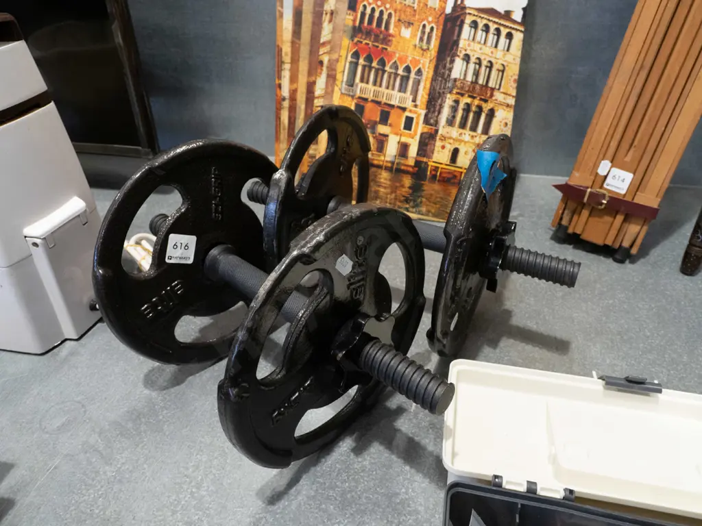 2 hand weights Image 1++