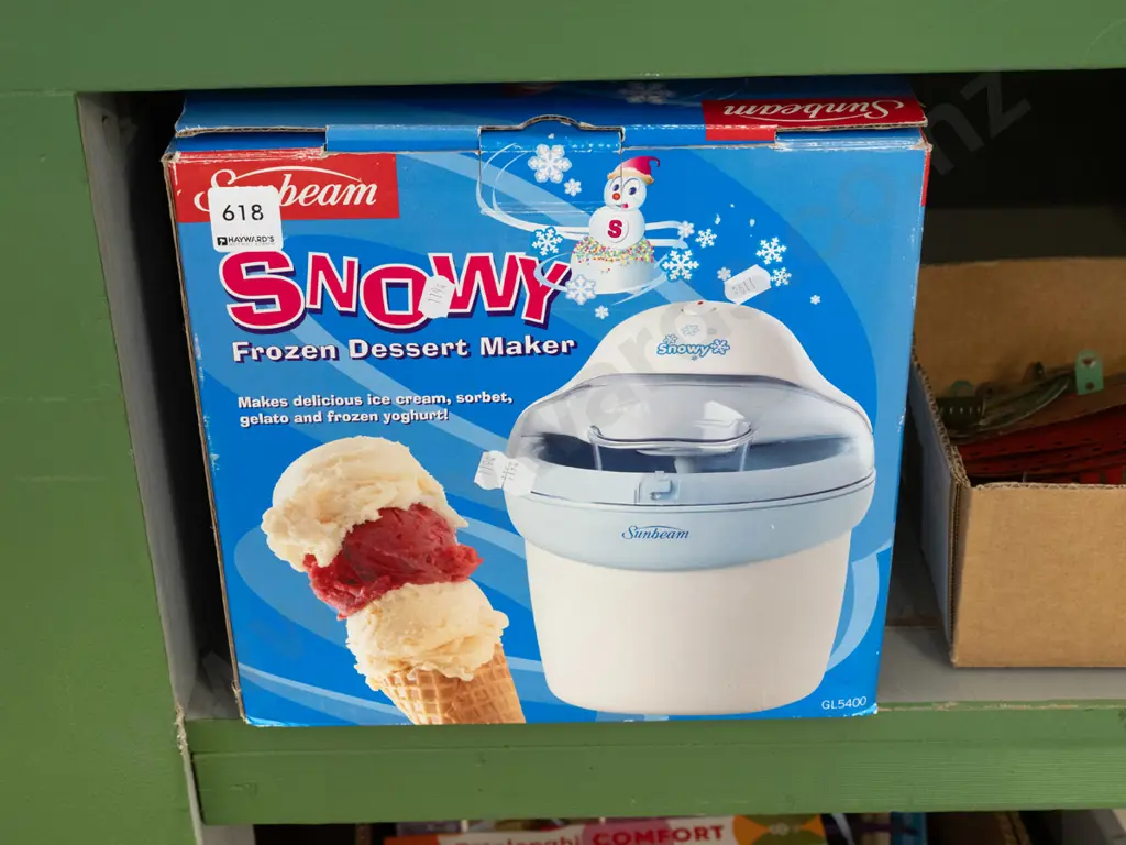box: Snowy frozen dessert maker Image 1++