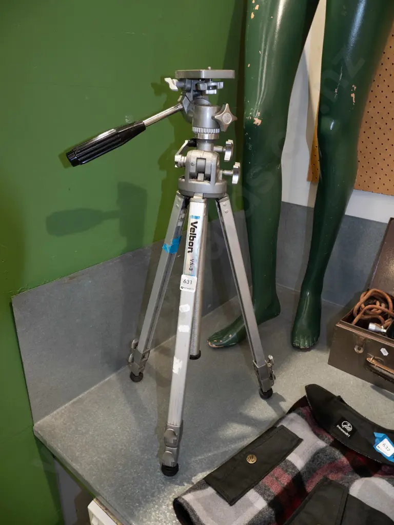 Velbon camera tripod Image 1++