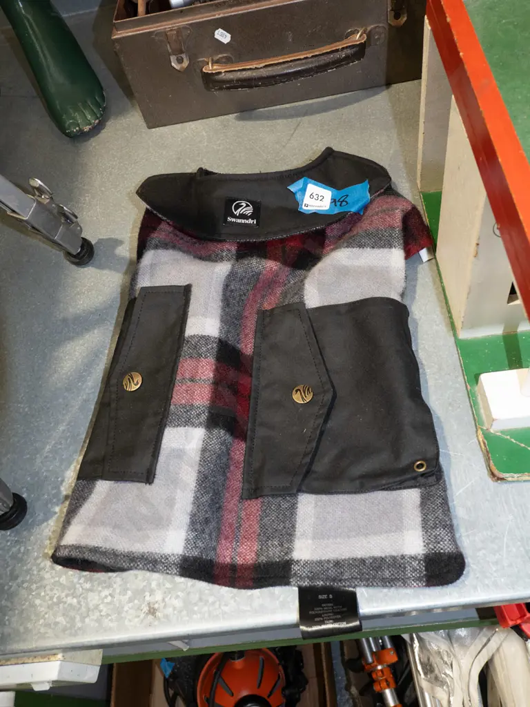 Swanndri dog jacket Image 1++