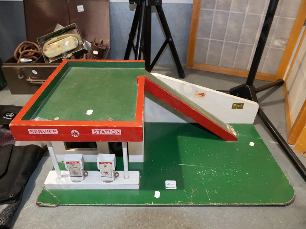 wooden toy garage Image 1++