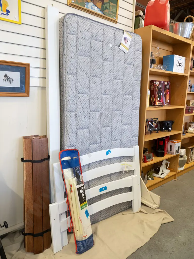 Beard single slat base mattress and end boards Image 1++