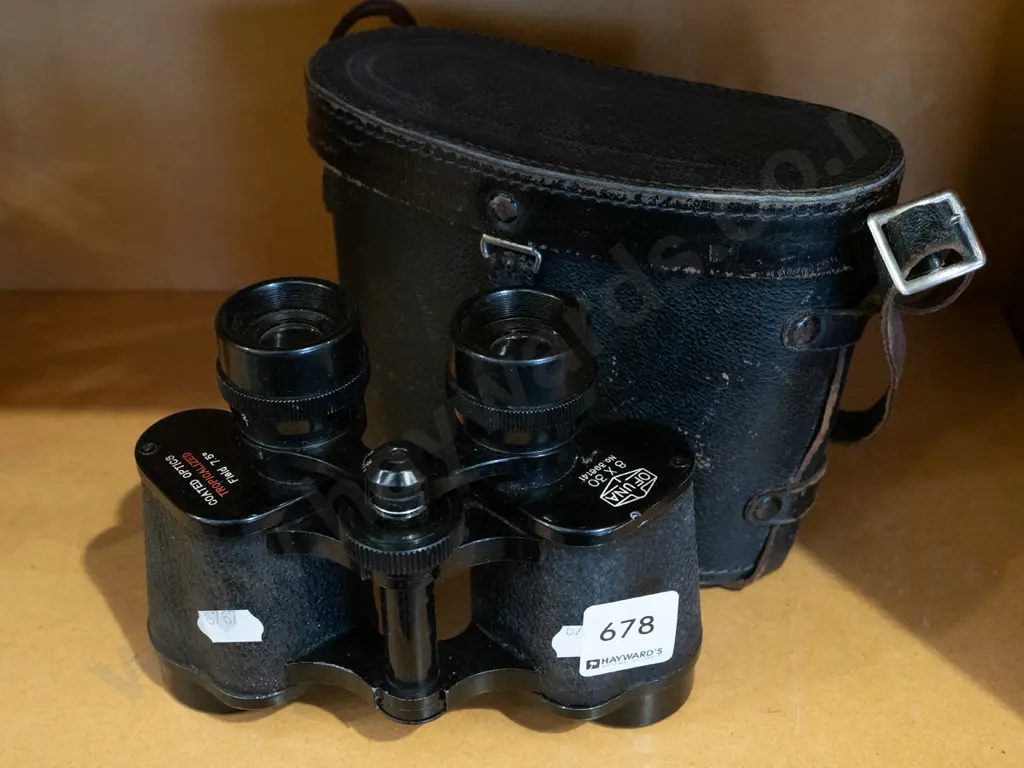 8x30 cased field binoculars Image 1++