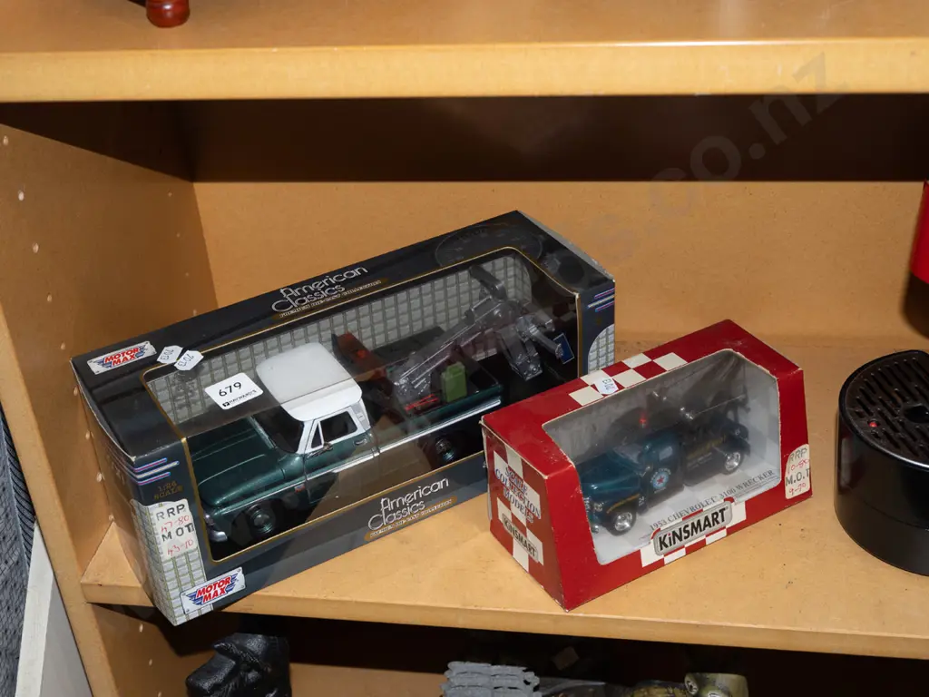 2x diecast scale model tow trucks Image 1++