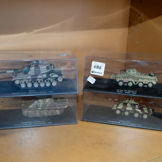 4x model tanks in plastic cases