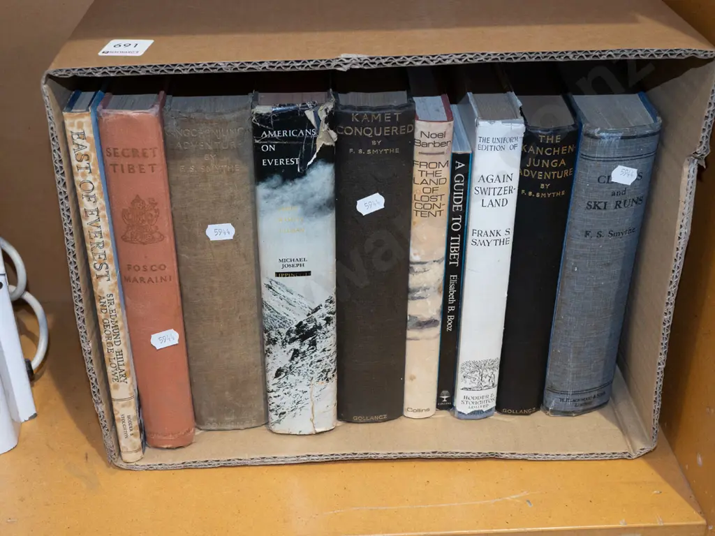 box of books Image 1++