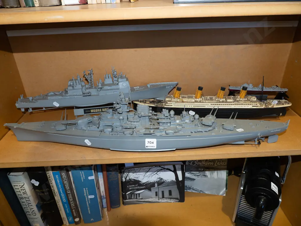 4x plastic model warships Longest L700 Image 1++