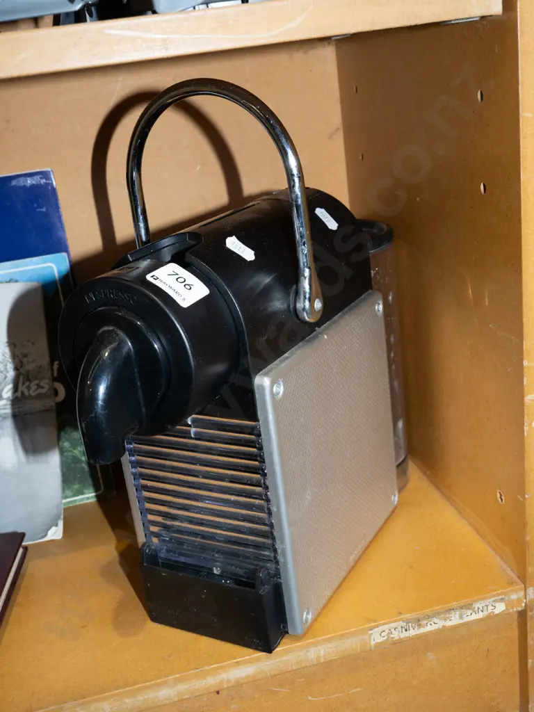 Delonghi Nespresso pod coffee machine Image 1++