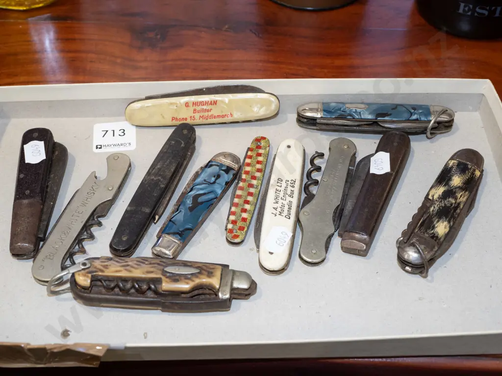 tray of pocket knives Image 1++
