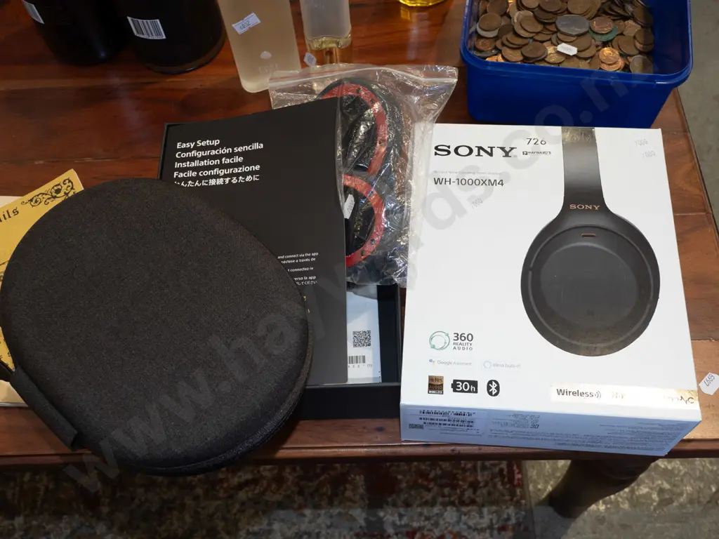 Sony WH/1000 MX4 noise cancelling headphones Image 1++