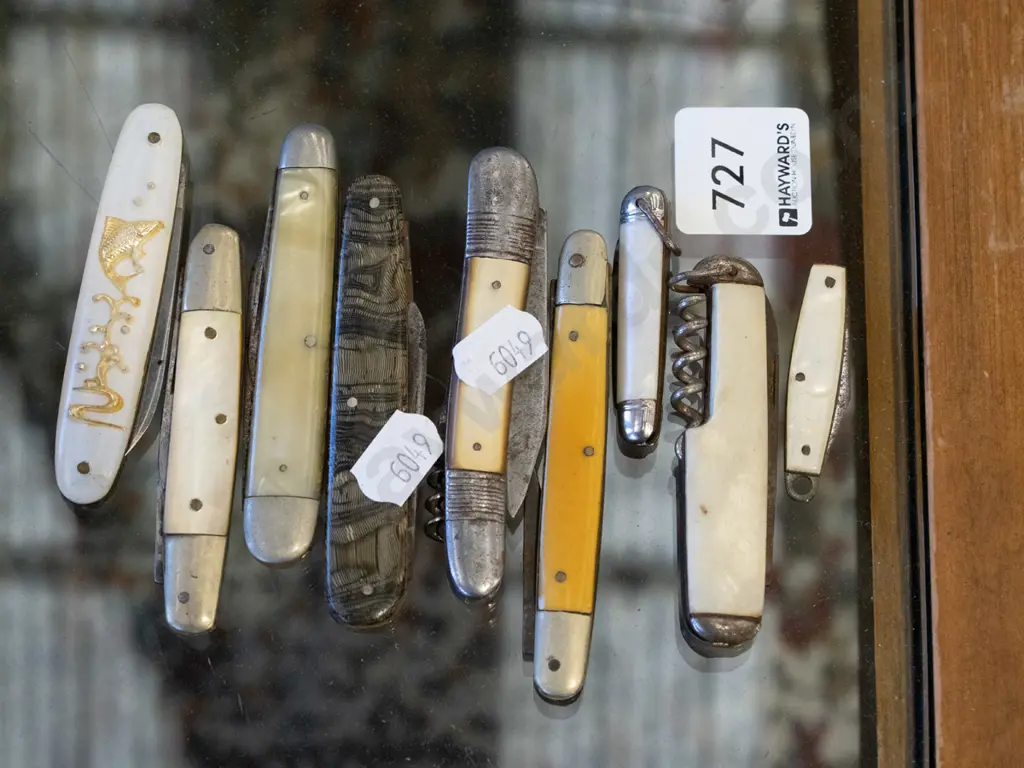 assorted pocket knives Image 1++