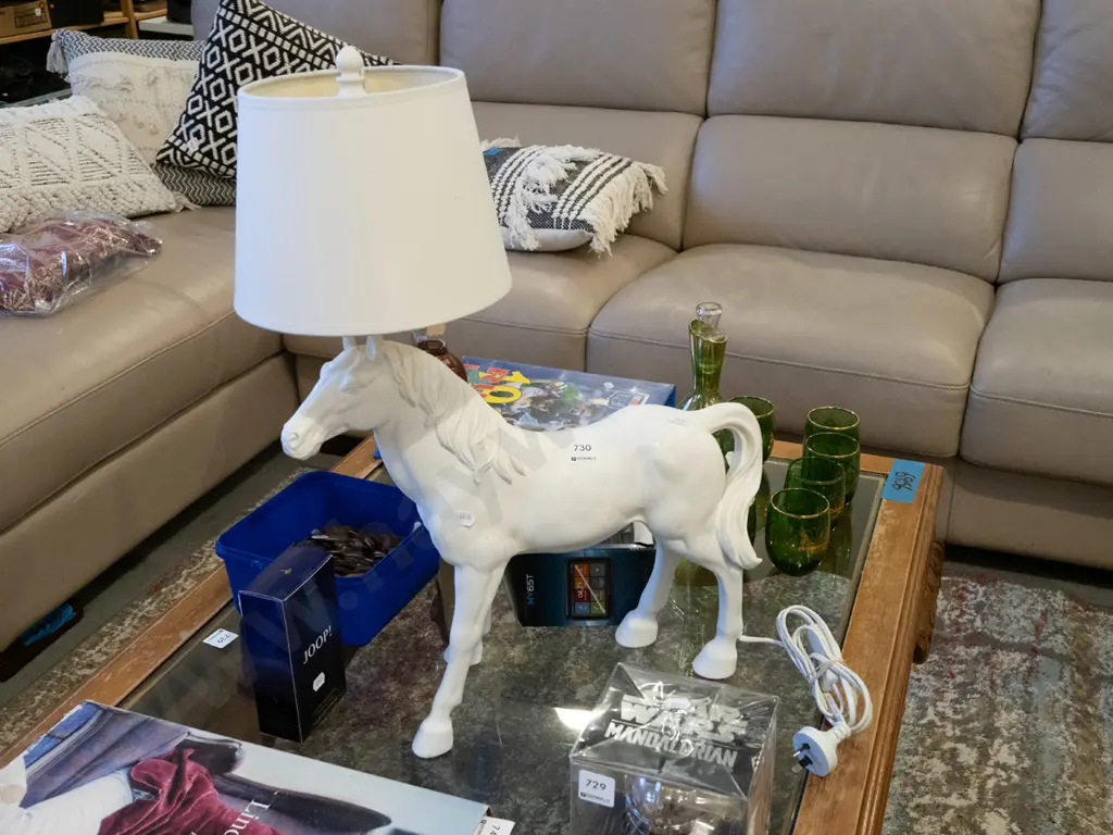 ceramic horse based table lamp H560 Image 1++