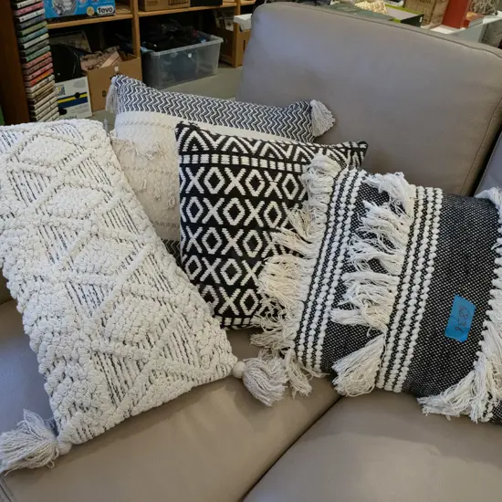 4x cushions