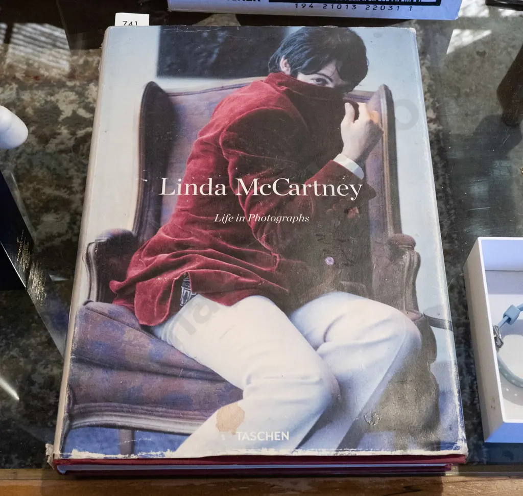 Linda McCarthy life and photographs book - wear to dust jackeet Image 1++