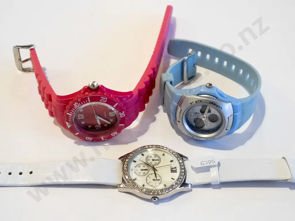 3x wristwatches Image 1++