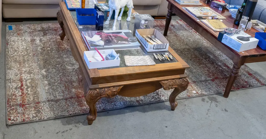 acrylic distressed  style floor rug L1350 W1600 Image 1++