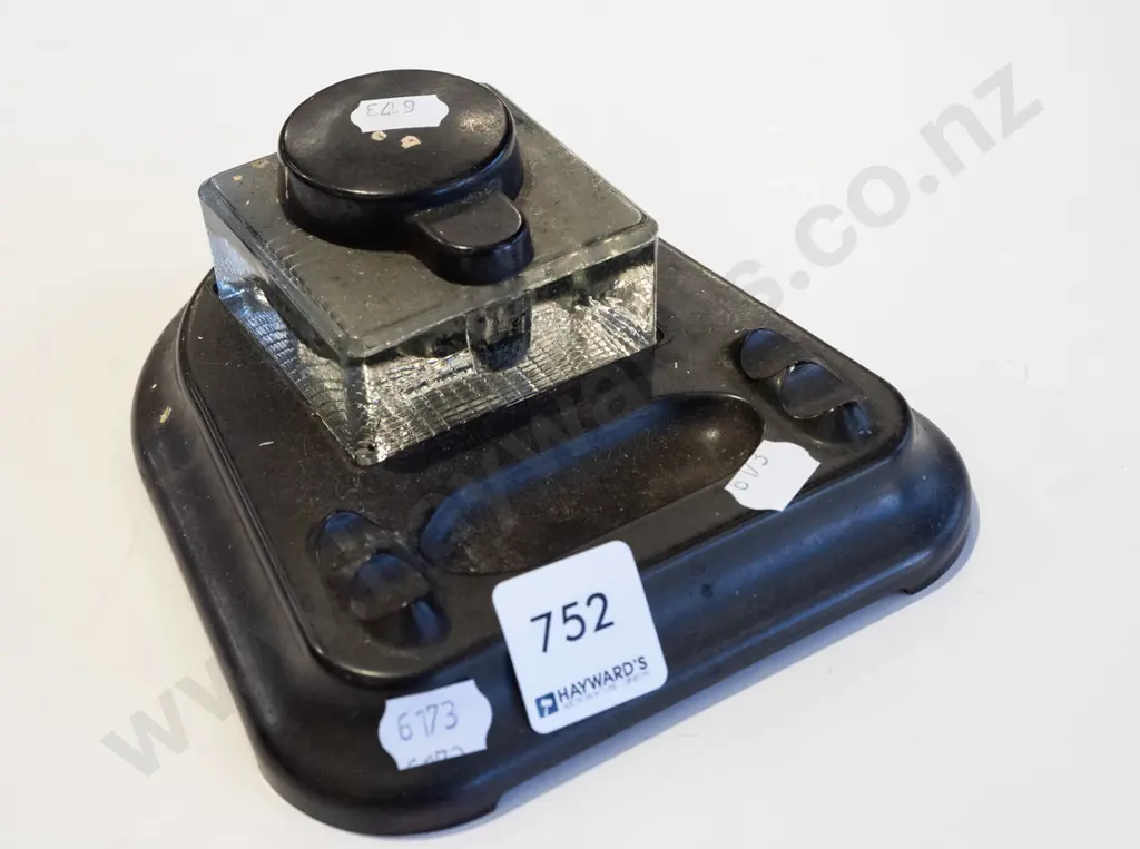 deco bakelite ink well and desk set Image 1++