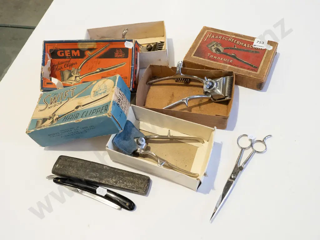3x hand held clippers, hair dressers scissors etc Image 1++