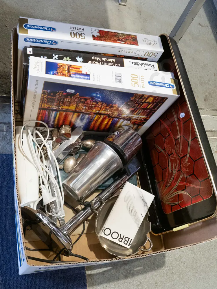 box; tray, puzzles, milkshake maker etc Image 1++