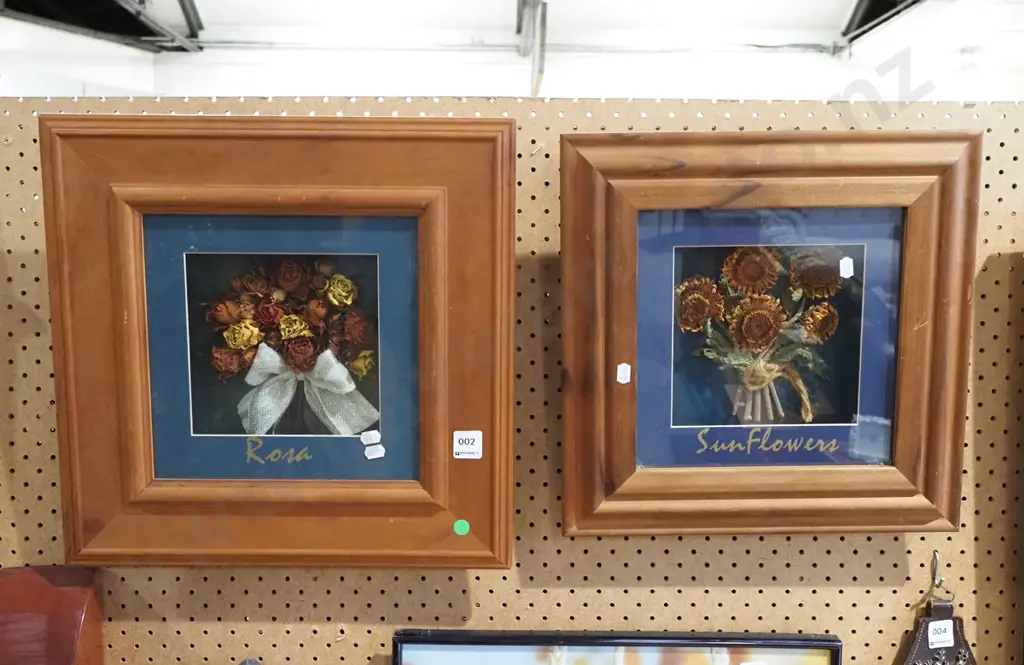2x framed dried flowers - green dots Image 1++