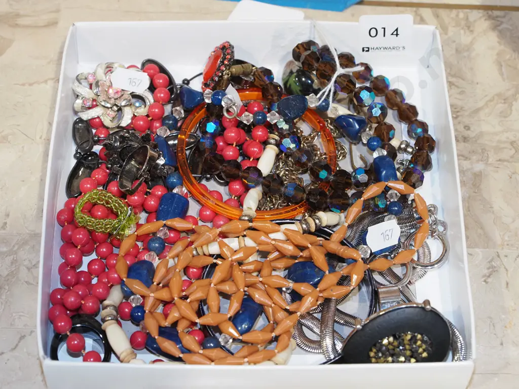 tray of costume jewellery Image 1++
