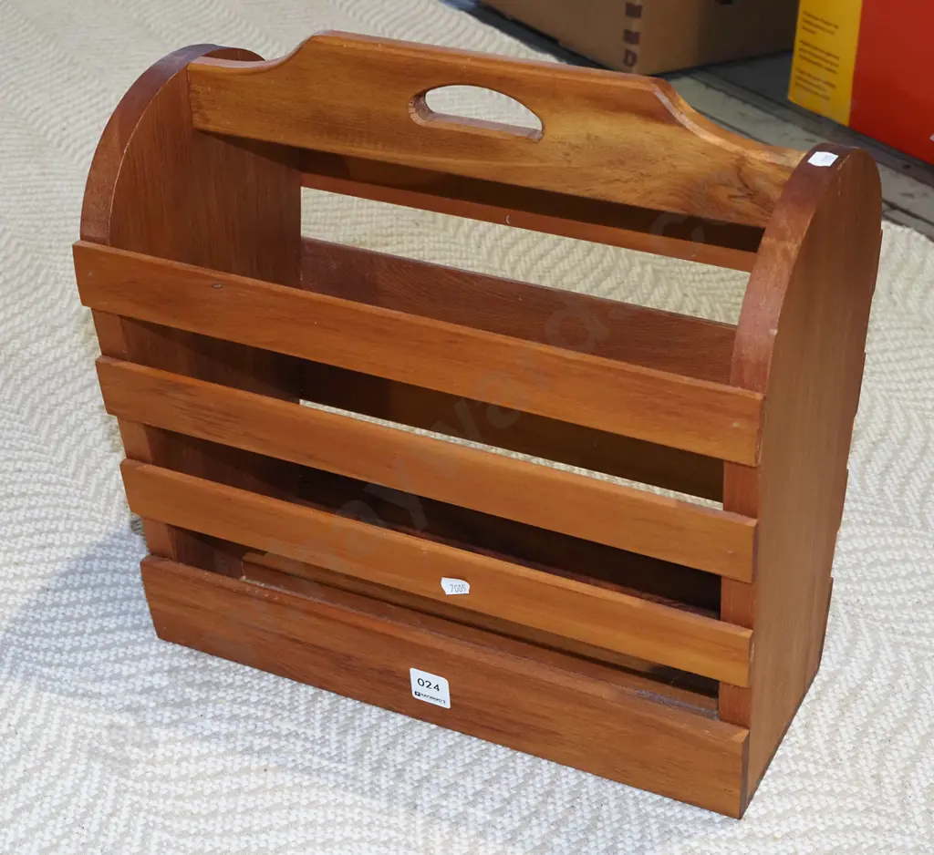 rimu magazine rack Image 1++