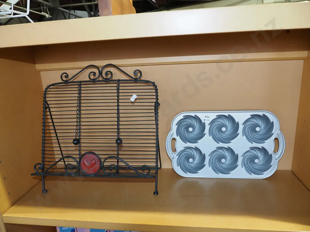 muffin tray, metal cookbook stand Image 1++