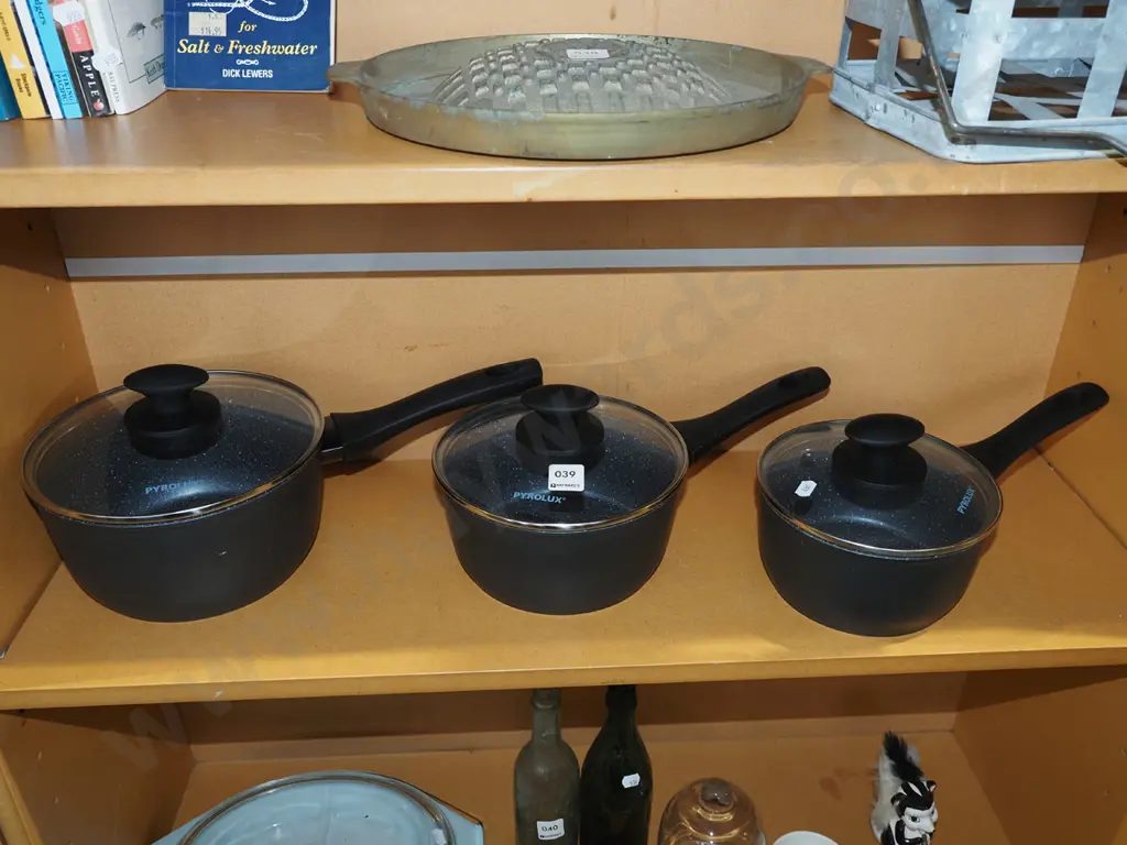 3x Pyrolux lidded pots Image 1++