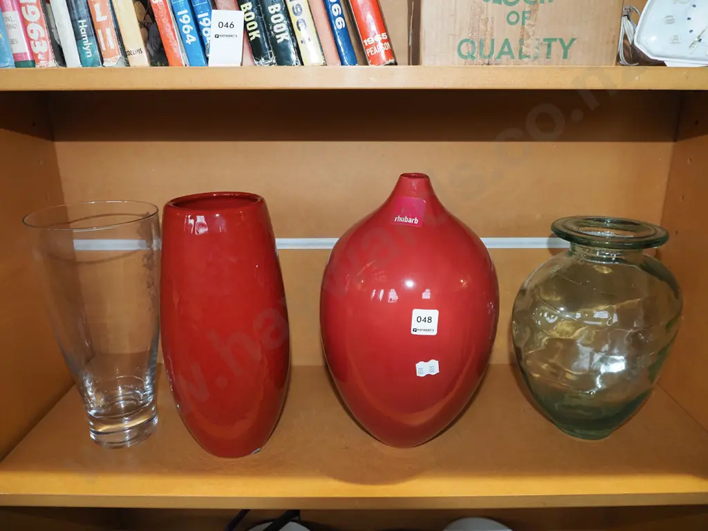 shelf; ceramic and glass vases Tallest H330 Image 1++