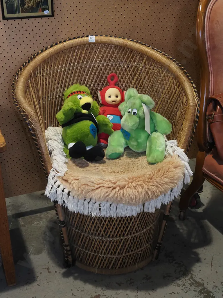 cane chair with sheepskin cushion Image 1++