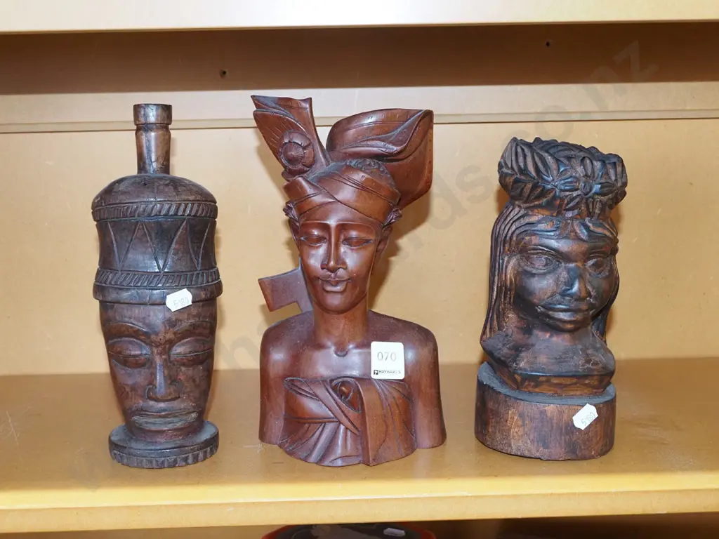 carved wooden souvenir ware H240 Image 1++
