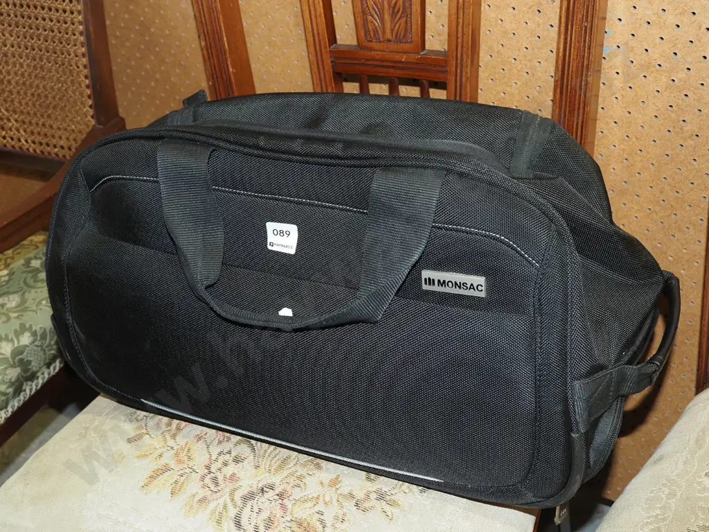 small holdall/carry on bag Image 1++