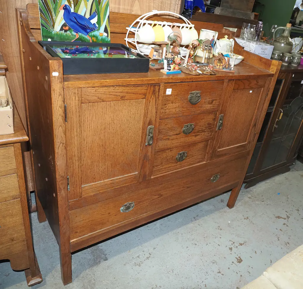 Edwardian oak 4 drawer 2 door buffet sideboard with plate rack - damage to 1 handle Image 1++