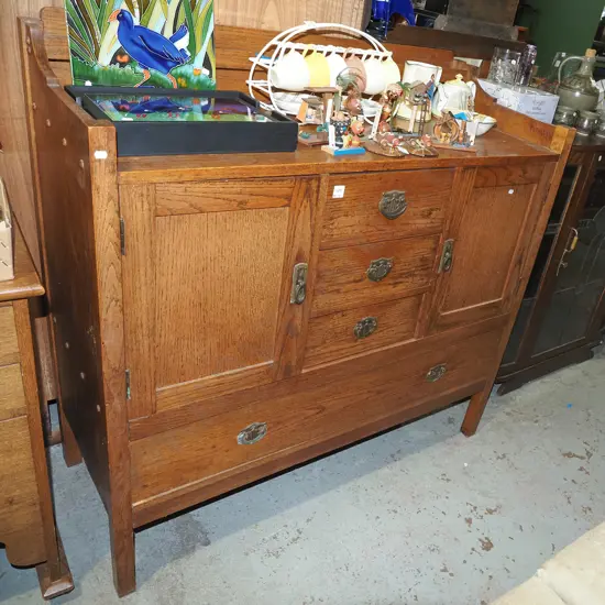 Edwardian oak 4 drawer 2 door buffet sideboard with plate rack - damage to 1 handle