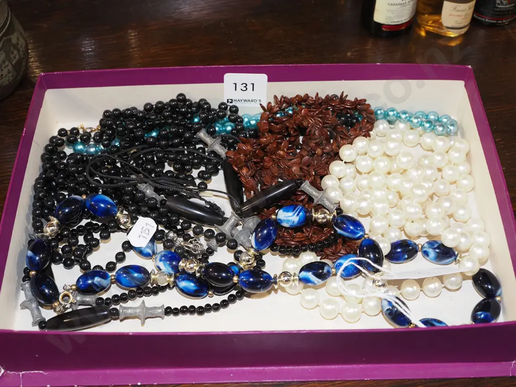 tray of costume jewellery Image 1++