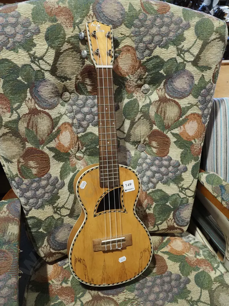 Eddy Finn ukulele Image 1++