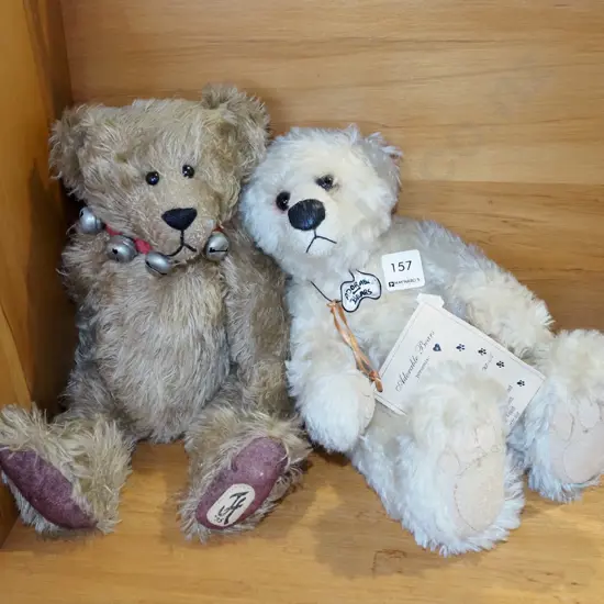 2x teddy bears