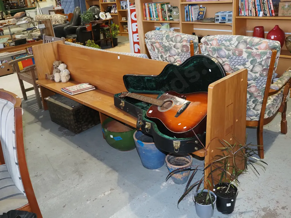 solid rimu church pew H850 W2610 D540 Image 1++