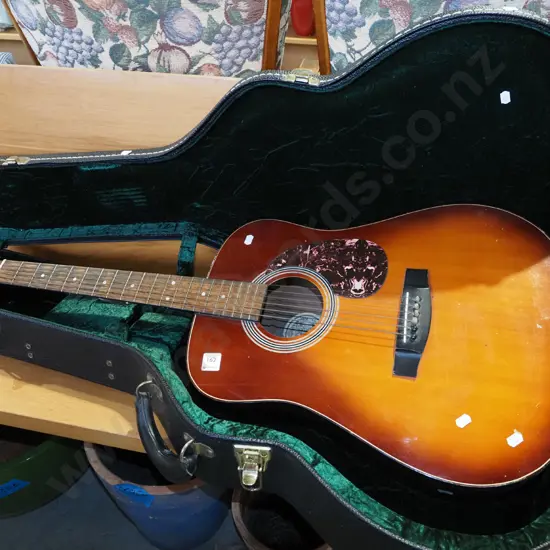 Hondo acoustic guitar and hard case