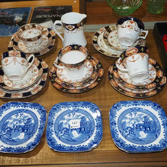 4x willow pattern side plates, Royal Albert trios, creamer