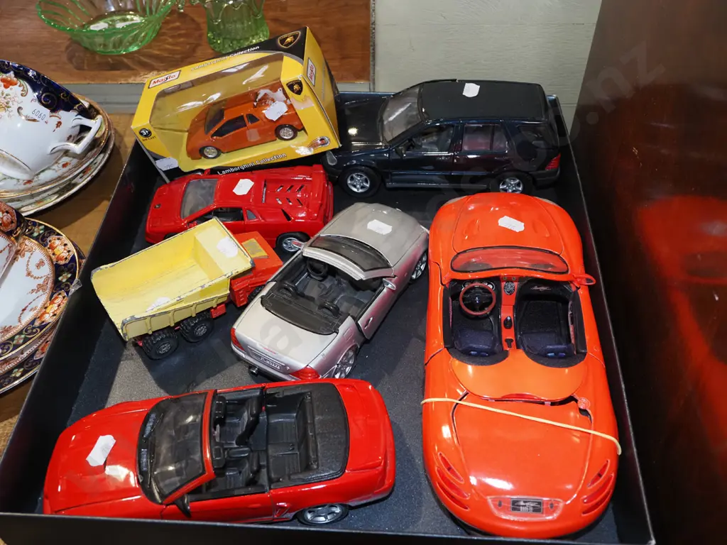 box; diecast toy vehicles Image 1++