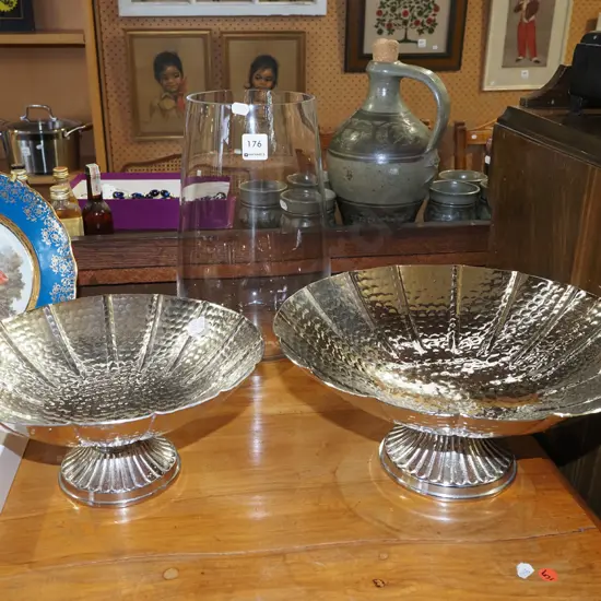 2x metal comports, clear glass vase H200