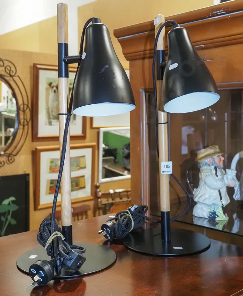 2x wood and metal bedside lamps Image 1++
