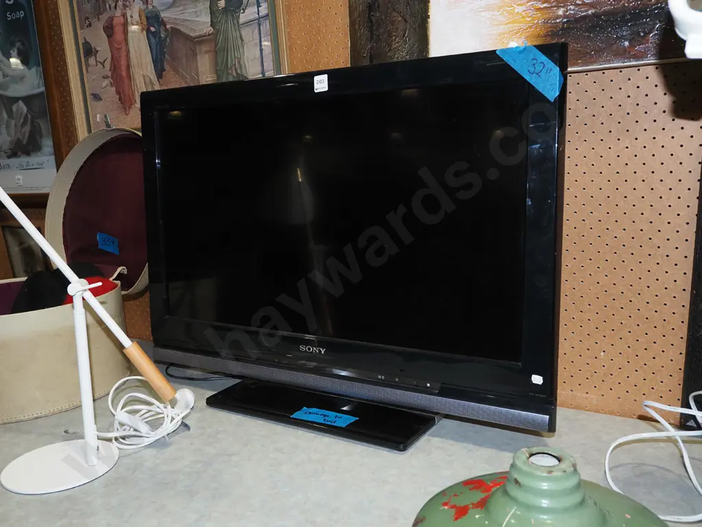Sony Bravia 32" TV - damage to base Image 1++