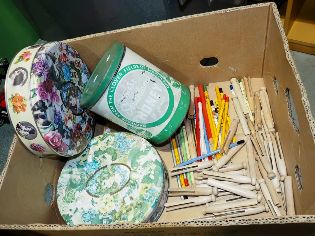 box; vintage tins, pencils, pens Image 1++
