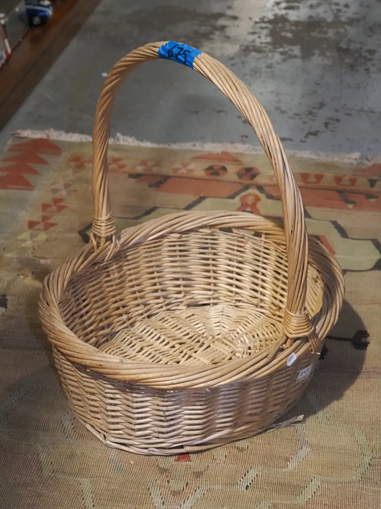 cane basket Image 1++