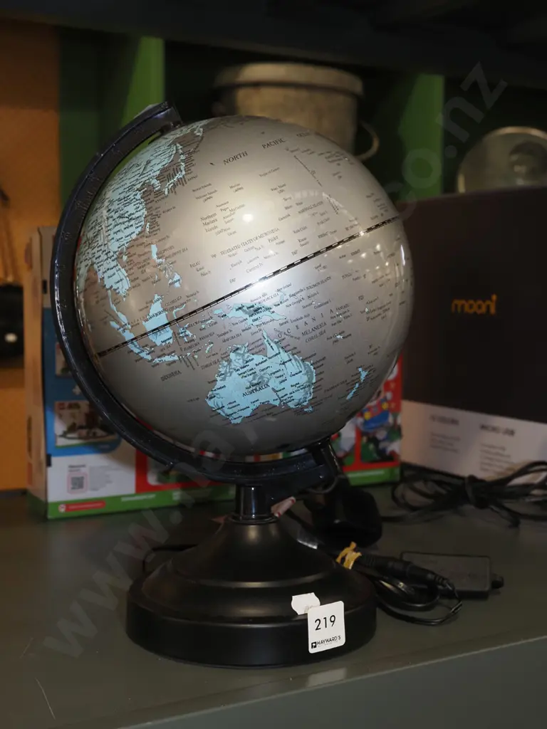 illuminated world globe H320 Image 1++