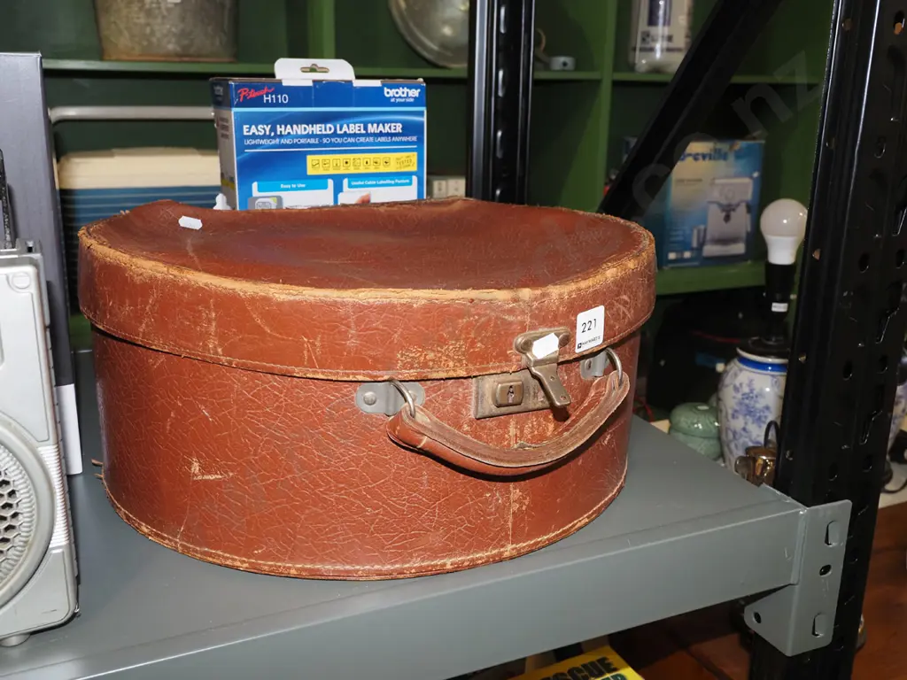vintage hat box Image 1++