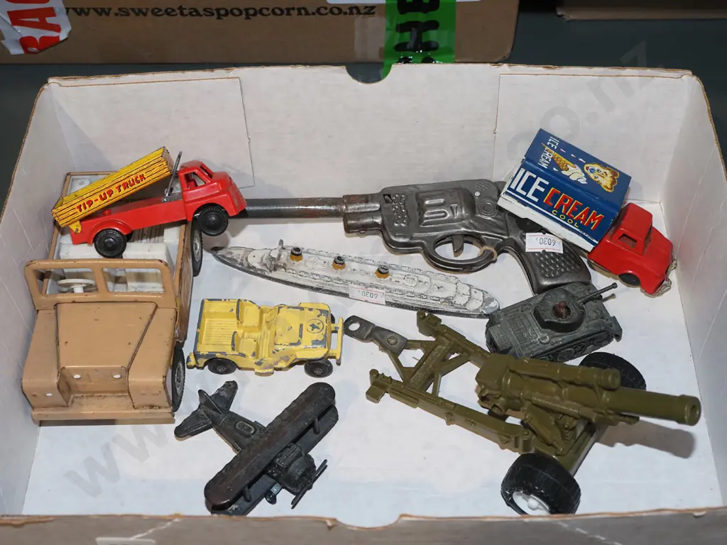 box; toy gun, toy vehicles etc Image 1++